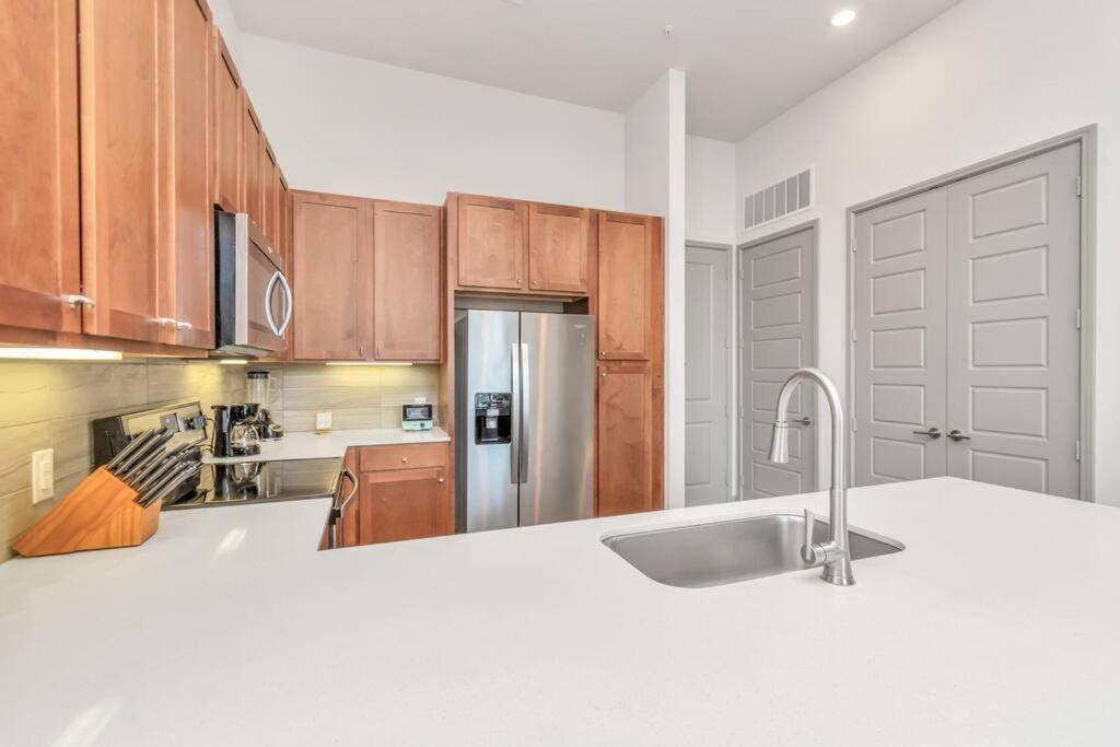 U3 Penthouse Houstonw Car Astros W Skyline-View Apartment Exterior photo