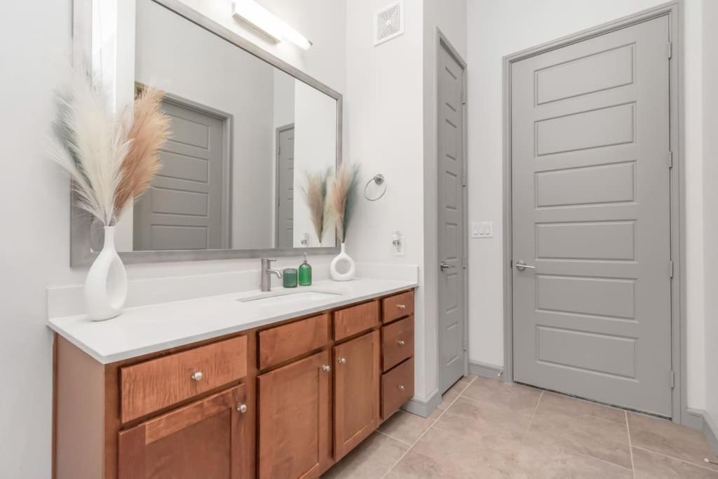 U3 Penthouse Houstonw Car Astros W Skyline-View Apartment Exterior photo